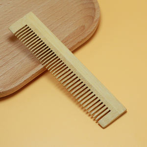 Peigne à poux en bambou naturel avec logo personnalisé, antistatique, portable, classique pour les soins des cheveux, à domicile et en voyage, utilisation en salon - Product Image 3