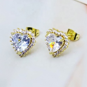 ของขวัญวันเกิด เครื่องประดับ ต่างหูเพชรทรงหัวใจชุบทอง 18k - Product Image 1