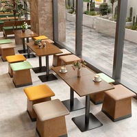 Meubles de restaurant modernes et durables de haute qualité pour projets de cafétéria : bancs de buffet et ensemble table et chaises