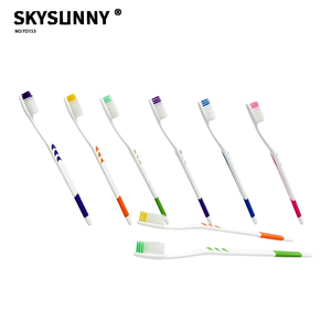 <span class=keywords><strong>Brosse</strong></span> <span class=keywords><strong>à</strong></span> dents souple avec manche ergonomique antidérapant en silicone <span class=keywords><strong>à</strong></span> triple connexion en forme de croissant pour un nettoyage buccal complet quotidien - Product Image 5
