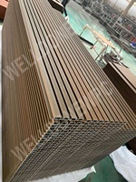 Prix d'usine Extérieur et intérieur Persiennes murales en bois composite imperméable Panneaux muraux décoratifs extérieurs en bois composite