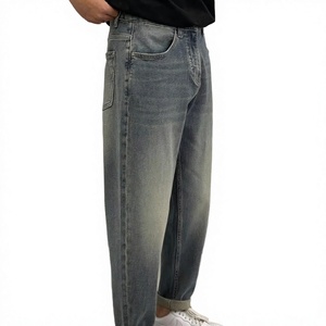 Experimente la perfección de la moda de alta gama con el intrincado trabajo de incrustaciones de piedras en nuestros exclusivos pantalones vaqueros con pedrería para hombre. - Product Image 1
