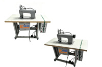 Machine de soudage par ultrasons et de couture pour la fermeture des bords, pour sacs textiles et tissus non-tissés, alimentation manuelle, moteur central