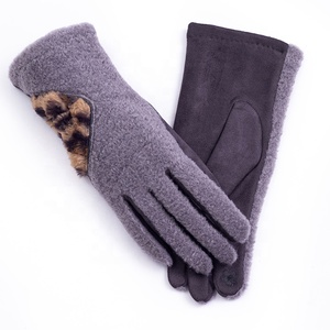 Hot Sell Faux Sheep Shorn-pile Splicing With <strong>Leopard</strong> <strong>Print</strong> Fabric <strong>Gloves</strong> for Women Winter Warm Windproof Touchscreen <strong>Gloves</strong> - Product Image 3