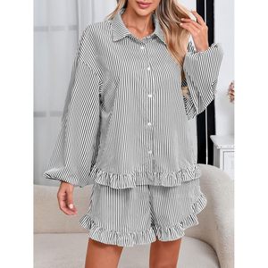 Fisoew Ensemble de détente 2 pièces rayé pour femme, chemise boutonnée à volants et short, pyjama décontracté oversize - Product Image 2