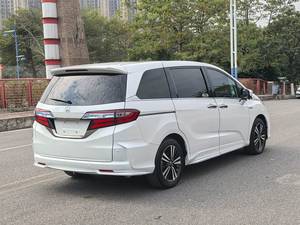 Honda Odyssey 2.0L Hybride Automatique <span class=keywords><strong>7</strong></span> <span class=keywords><strong>Places</strong></span> MPV 2020 d'occasion Sièges en Tissu Entrée Intelligente Volant à Gauche Intérieur Sombre <span class=keywords><strong>Voiture</strong></span> Familiale - Product Image 3