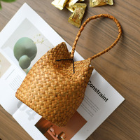 Nouveau style de sac cadeau en herbe tressée, panier de rangement créatif pour festivals traditionnels et mariages, idéal pour l'emballage de cadeaux