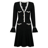 26263 Nouvelle Robe d'été pour femme de haute qualité, col en V, en maille élastique, avec empiècements en dentelle ajourée, poches et boutons, manches longues, coupe ajustée