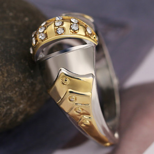Anello creativo a forma di bocca di pesce per uomo, design color oro, gioiello di tendenza. - Product Image 3