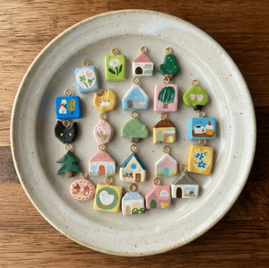 Colgante de cobre pintado con diseño de casa, árbol y flor, bonito dije de margarita, llavero con mosquetón, colgante para mascota, joyería de moda encantadora - Product Image 2