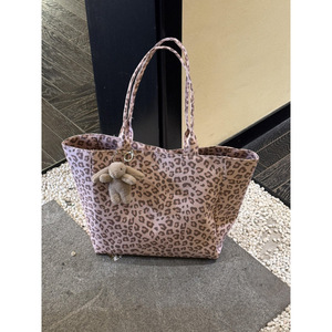 <span class=keywords><strong>Borsa</strong></span> Tote alla Moda per Donne, Formato Oversize in Tela con Stampa Leopardata e Mini Illustrazione di Gatto, Struttura Morbida e Massimo Spazio - Product Image 2