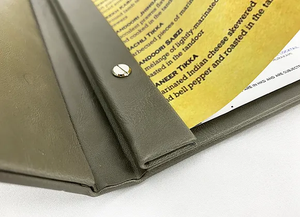 ปกเมนูหนังสำหรับร้านอาหารแบบกำหนดเองจากผู้ผลิต ปกเมนู PU ขนาด 4.25 x 11 นิ้ว พร้อมสกรู - Product Image 5