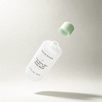 Bouteille de gel douche en plastique HDPE rose, verte, beige de 250 ml et 350 ml avec un distributeur central en caoutchouc et un bouchon à visser.