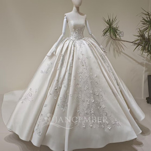 Robe de mariée vintage LY98 à col bateau, fleurs 3D, satin ivoire, robe de bal pour femmes - Product Image 1