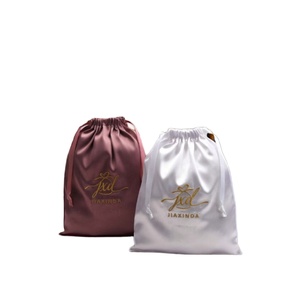 Pochette de rangement personnalisée en satin avec cordon de serrage pour perruques, extensions capillaires, lingerie, chaussures, cadeaux, avec logo sérigraphié, MOQ 100 pièces, directement de l'usine en Chine - Product Image 1