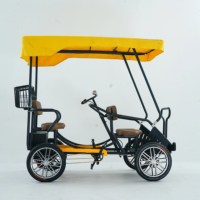 Concessionnaire usine surrey vente de vélos quatre adultes Pedaler attirant les touristes manèges de fête foraine