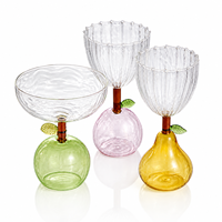 Gobelet à cocktail créatif en verre en forme de plante, design pomme-poire, avec base colorée et décoration en forme de feuille, pièce unique