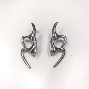 Nuovi Orecchini VAF in Acciaio Inossidabile a Forma di Scimitarra Doppia, Luna Curva Cava, Resistenti allo Sbiadimento - Product Image 2