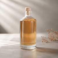 Bouteille de liqueur en verre transparent de luxe à surface côtelée de 700 ml, bouteille en verre cylindrique vide pour whisky, gin, brandy, vente en gros