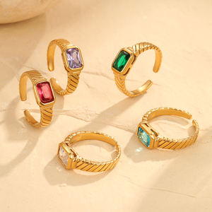 NIMAI Bague en zircon rouge émeraude clair Bijoux en acier inoxydable pour femmes Bague en plaqué or 18 carats Bague en acier inoxydable - Product Image 1