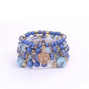 <span class=keywords><strong>4</strong></span> ensembles de bracelets en perles empilables de style bohème pour femmes, bracelets en perles de cristal en forme de cœur de style bohème extensibles - Product Image 1