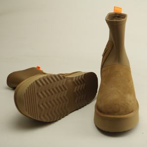 รองเท้าบูททรงสูงหนังกลับวัวแท้ Colorway - Product Image 2