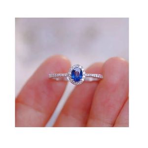 แหวนเพชรทรงรีประดับไพลินแท้ ดีไซน์เรียบหรู ทองคำขาว 18k จากซินฟลาย ไฟน์ จิวเวลรี่ - Product Image 1