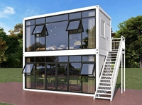 Maison préfabriquée moderne en conteneur, structure en acier modulaire avec balcon et grande fenêtre vitrée pour une vie de villégiature