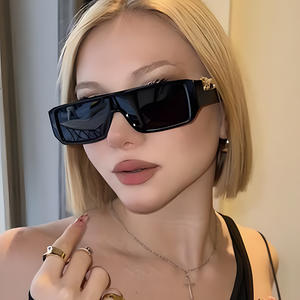 نظارات شمسية أنيقة جديدة لعام 2026 بتصميم أوروبي للنساء والرجال، إطار مستطيل صغير بشكل رأس الفهد، عدسة واحدة بحماية UV400، بيع بالجملة من المصنع - Product Image 1