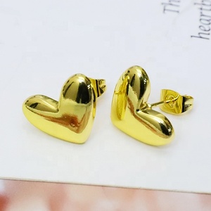 ต่างหูแบบมินิมอลรูปหัวใจชุบทอง 18k ขัดเงา - Product Image 1