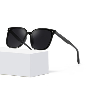 Gafas de sol Gm unisex con montura de PC, negras, polarizadas, UV400, tipo 3, estilo de alta gama, diseño coreano de moda - Product Image 2