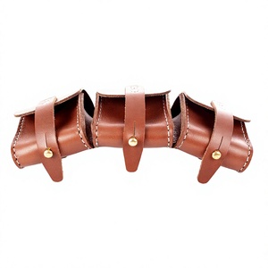 Organizador de Cuero Marrón Artesanal Hecho a Mano con Múltiples Compartimentos, Bolsa Triple para Cinturón, Accesorio para Reenactamiento Histórico - Product Image 5