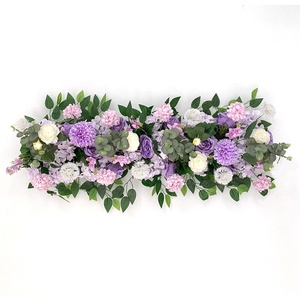 Composizione Floreale Decorativa per Corridoio Nuziale, Rose Bianche Artificiali con Foglie Verdi, Runner Floreale per Decorazione Ingresso - Product Image 4