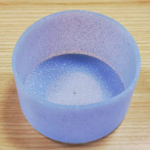 Couvre-bouteille en silicone réutilisable personnalisé de 7,5 cm avec paillettes, écologique, certifié CE, pour bouteille d'eau de sport de 12 à 24 oz - Product Image 5