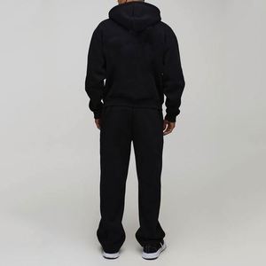 Ensemble de survêtement deux pièces pour homme, noir jais, minimaliste, avec sweat à capuche entièrement zippé et pantalon de survêtement à coupe mi-large, simple, basique et personnalisable - Product Image 2