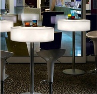 Meubles d'éclairage à LED modernes Hotsale Ensemble table à thé et chaises lumineuses pour bar et parc Design élégant en plastique