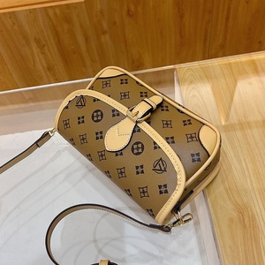 Borsa Invernale da Donna di Alta Gamma 2025 Nuova Vintage Floreale Monospalla a <span class=keywords><strong>Tracolla</strong></span> con <span class=keywords><strong>Tracolla</strong></span> Larga di Tendenza per Copertura Media - Product Image 4