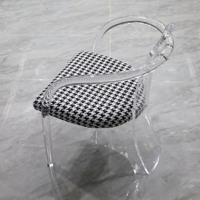 Chaise en acrylique transparente ; Chaise de coiffeuse minimaliste de style nordique inspirée d'Instagram avec dossier personnalisable en usine