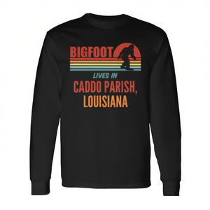 Bigfoot vive nella parrocchia di Caddo, Louisiana, maglietta a maniche lunghe - Product Image 2
