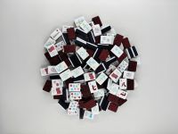Harga Pabrik Mewah Modern Portabel Glitter Merah Ubin Mahjong Amerika Pola Terinspirasi Liberty Akrilik Mahjong Hadiah