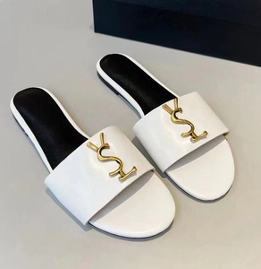 2026 En gros, Sandales à enfiler de créateur en cuir verni de qualité supérieure pour femmes, tendance été, de luxe, de marque célèbre - Product Image 2