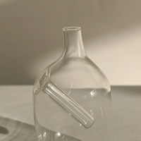 Vase à fleurs ovale géométrique moderne en verre borosilicate soufflé à la main avec centre de table sculptural en tube à essai incliné pour la décoration d'hôtel