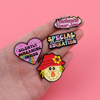 Vente chaude éducation spéciale étoile coeur arc-en-ciel lettre LGBT broches lettre Badges sacs à dos bijoux broches émail doux épinglette
