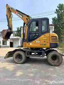 Excavatrice sur pneus d'occasion XCMG XE60 6 tonnes à haute efficacité pour la réparation routière avec moteur Yanmar et composants de pompe essentiels – Excavatrice économique - Product Image 4