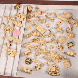 Vente en gros de pendentifs de mode personnalisés, bracelet à breloques, collier en acier inoxydable PVD doré, bijoux à bricoler soi-même, breloques pour la fabrication de bijoux - Product Image 4