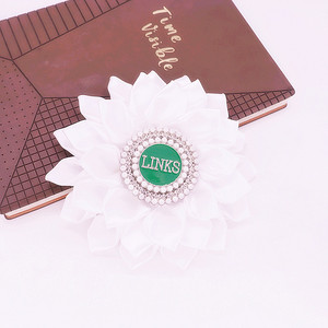 Delicati i collegamenti incorporati simbolo delicato verde e bianco corpetto di tono Pin fatto a mano nastro di raso collega signora spilla di fiori - Product Image 2