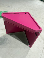 Table promotionnelle commerciale pliable en métal recyclé FLOWVISUAL Blue Triangle avec tiroir, personnalisable pour l'extérieur, pour Africa Telecom