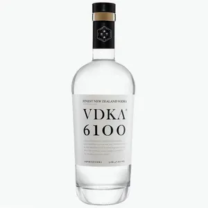 Vendita calda all'ingrosso 700ml trasparente rotondo vuoto vetro Flint liquore vino Vodka Tequila spirito rum bottiglia con coperchio in sughero sigillato