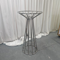 Support de table haute pour cocktail en acier inoxydable argenté miroir, avec cadre conique en fil métallique et plateau creux, idéal pour banquets de mariage