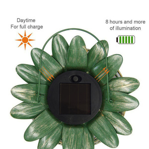 Lámpara Solar de Jardín LED Colgante con Forma de Piña, Linterna Decorativa para Exteriores con Panel Solar y Batería Incluidos - Product Image 5